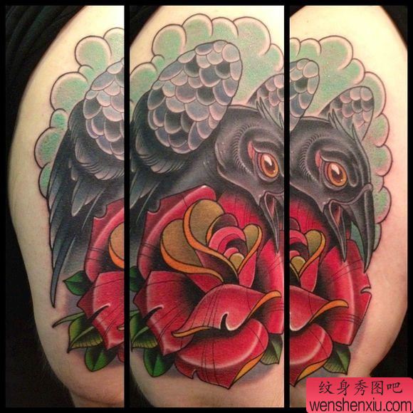 大臂上一幅玫瑰花乌鸦纹身图片