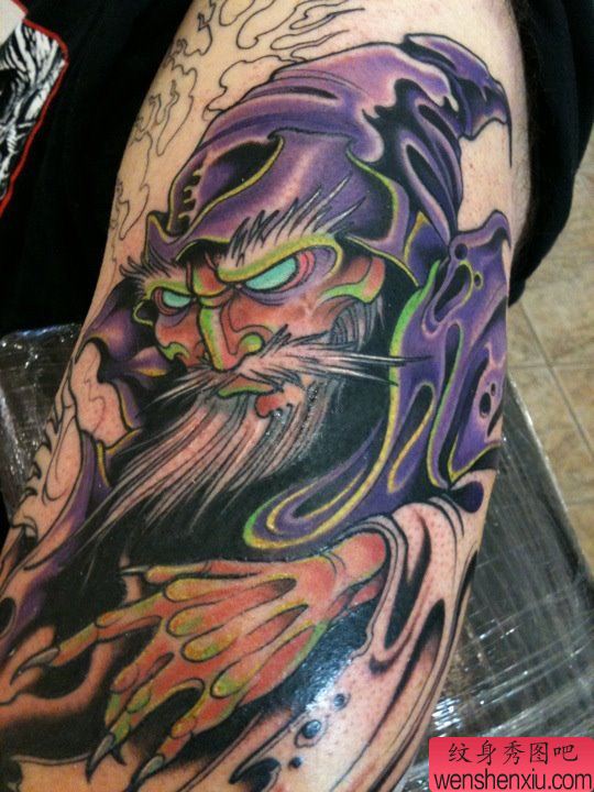 一幅school风格人物纹身图案