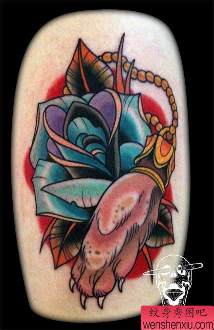 推荐大家欣赏一幅school风格玫瑰花纹身图案