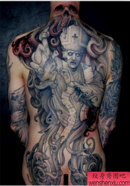 一幅恐怖的满背僵尸纹身作品