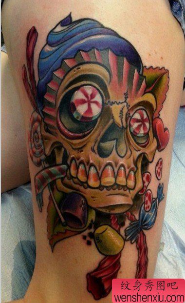 大腿上一幅漂亮的欧美搞怪纹身图案欣赏