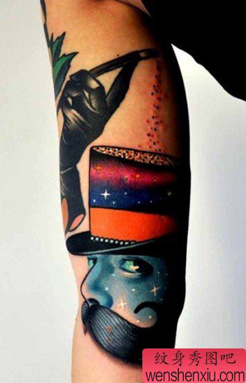 一幅大臂内侧星空人物纹身作品