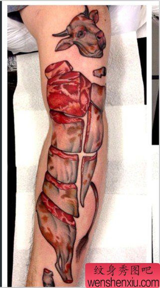 小腿上一幅个性牛肉纹身图案