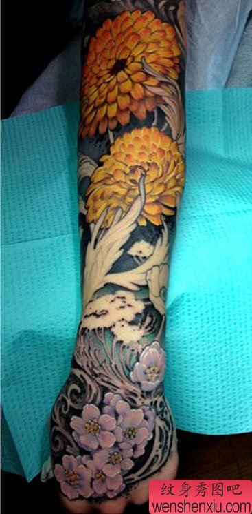 老兵纹身推荐一幅菊花花臂纹身图案