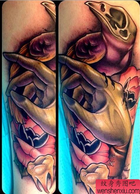 为大家推荐一幅欧美school风格纹身图案