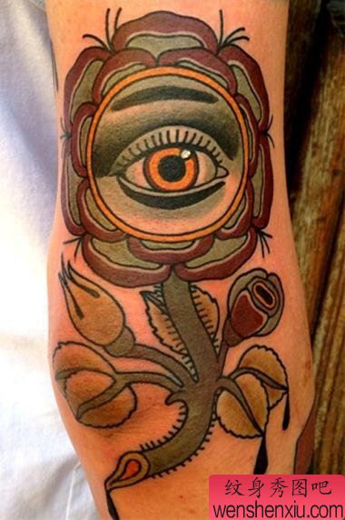 一幅欧美搞怪花纹身作品