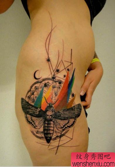 为大家一幅性感女性纹身图案