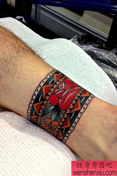 脚踝上一圈个性部落图腾纹身作品