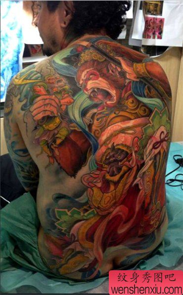 一幅霸气的传统孙悟空满背纹身作品