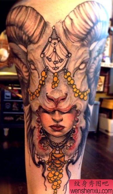 欣赏一幅欧美个性女性物纹身作品