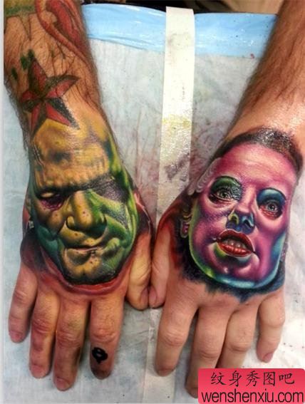 手背上一幅恐怖的欧美肖像纹身作品