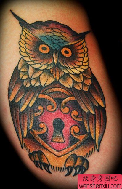 一幅欧美猫头鹰纹身作品
