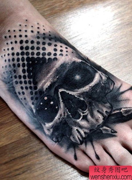 老兵纹身秀图吧推荐一幅脚背上的一幅个性骷髅纹身图案
