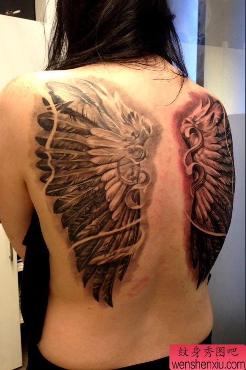 推荐一幅漂亮的满背翅膀纹身作品