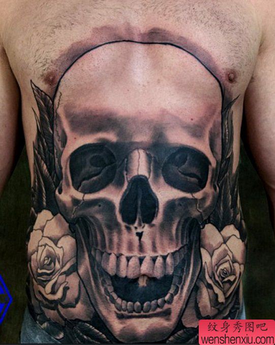推荐腹部上的一幅霸气骷髅纹身图案