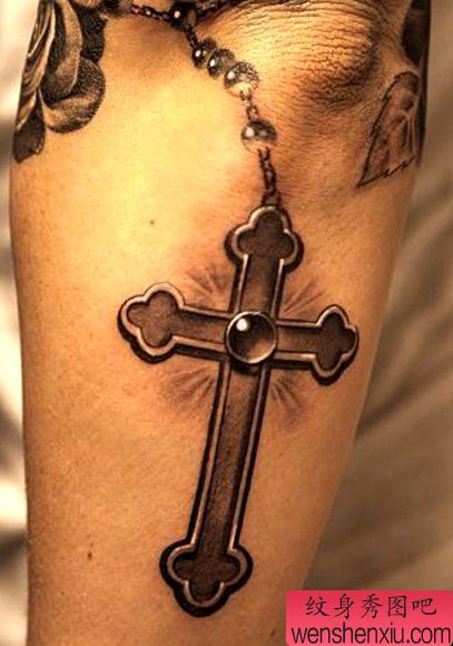 推荐一幅精致的十字架纹身图案