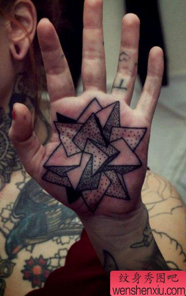 推荐一幅手掌几何图案纹身作品