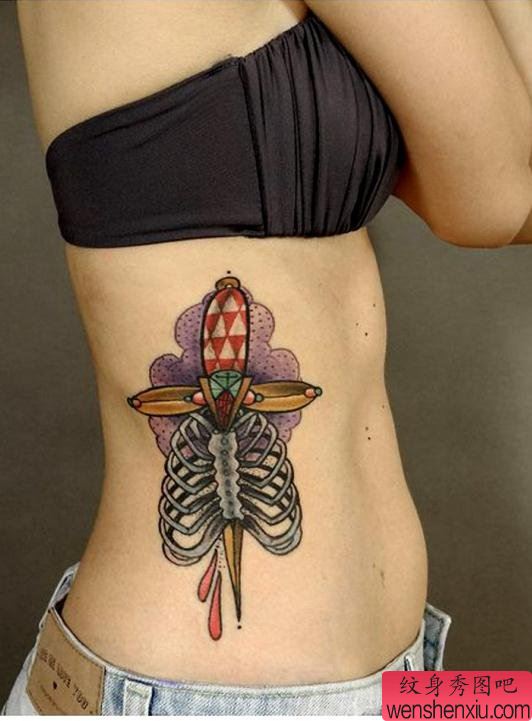 欣赏一幅性感侧腰骷髅纹身图片