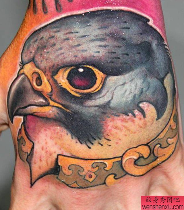 推荐一幅流行的猫头鹰纹身作品