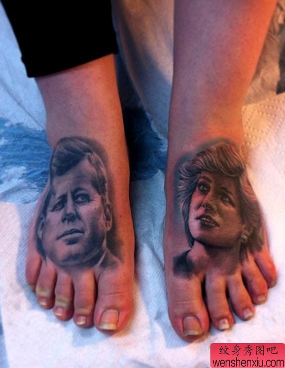 脚背上一幅美国总统肖像纹身作品