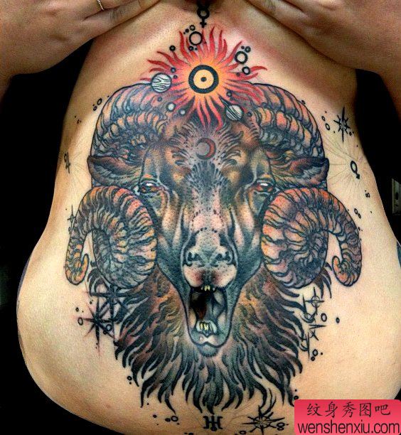 推荐一幅腹部霸气羊头纹身图案