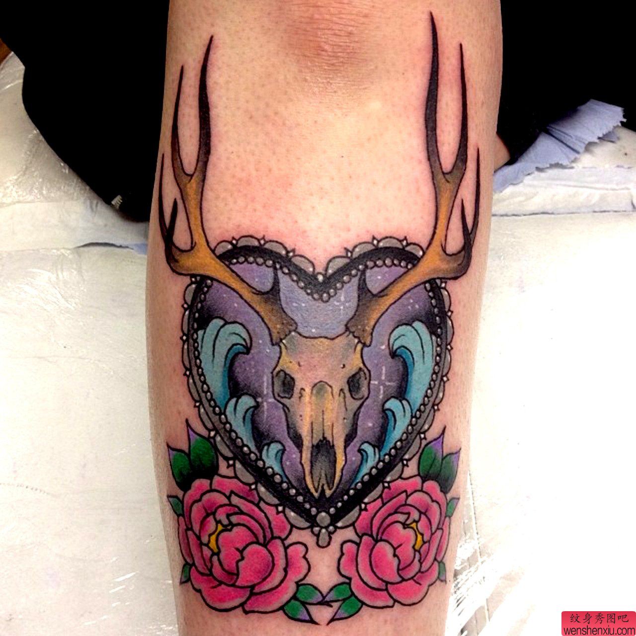 胳膊上一幅流行个性鹿纹身图案