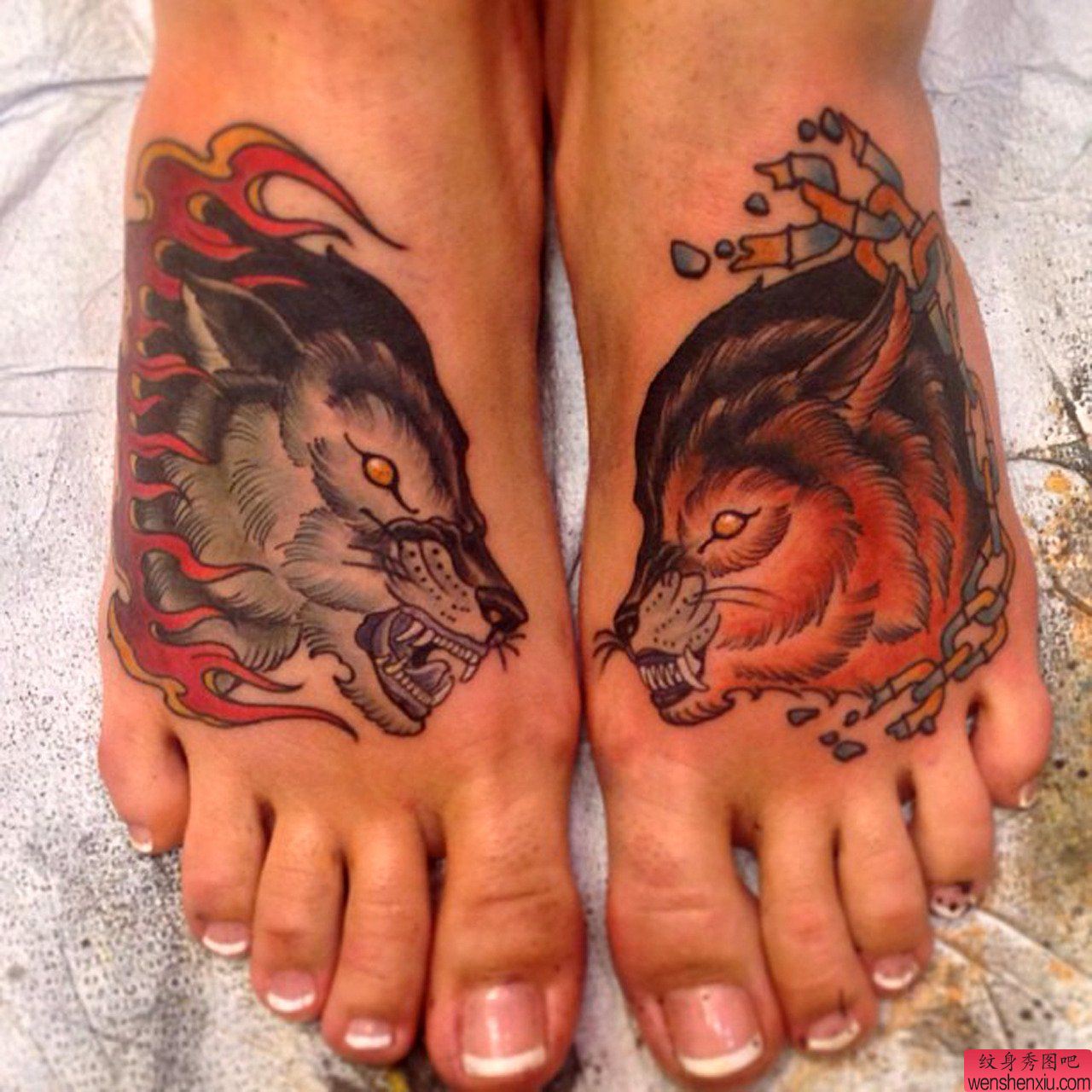 给大家欣赏推荐脚背狼头纹身作品