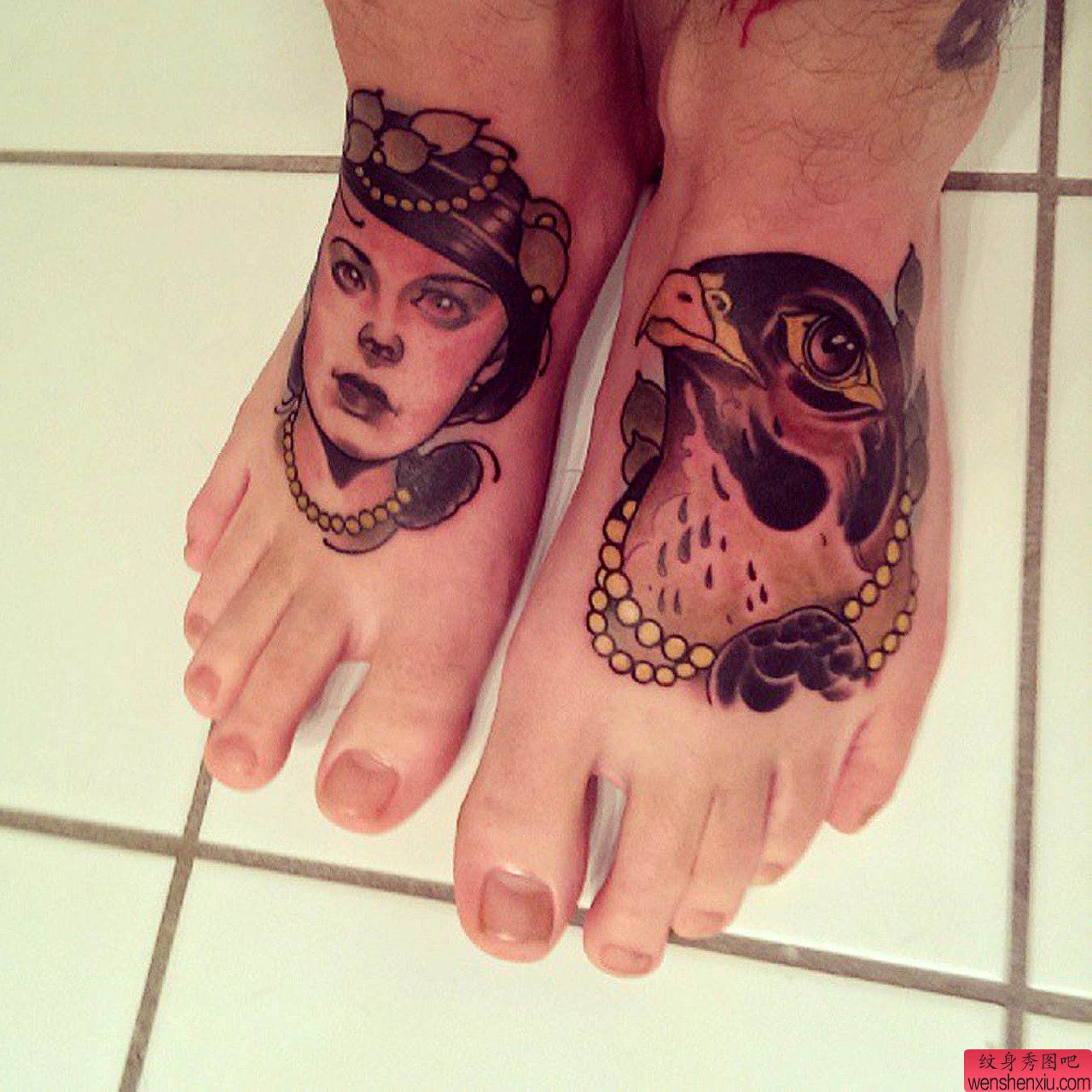 欣赏一幅漂亮的脚背纹身图案