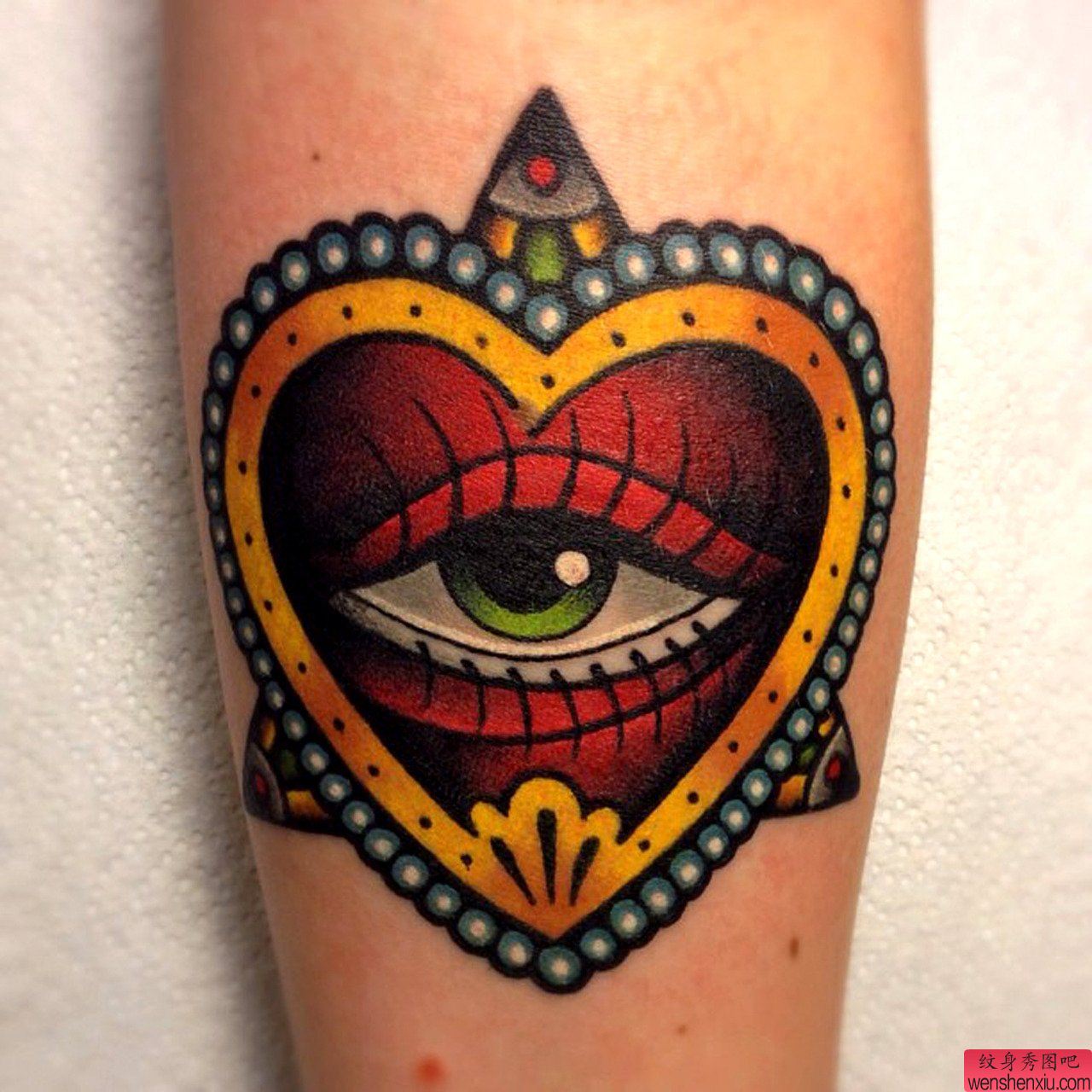 老兵纹身秀图吧一幅精致爱心纹身图案