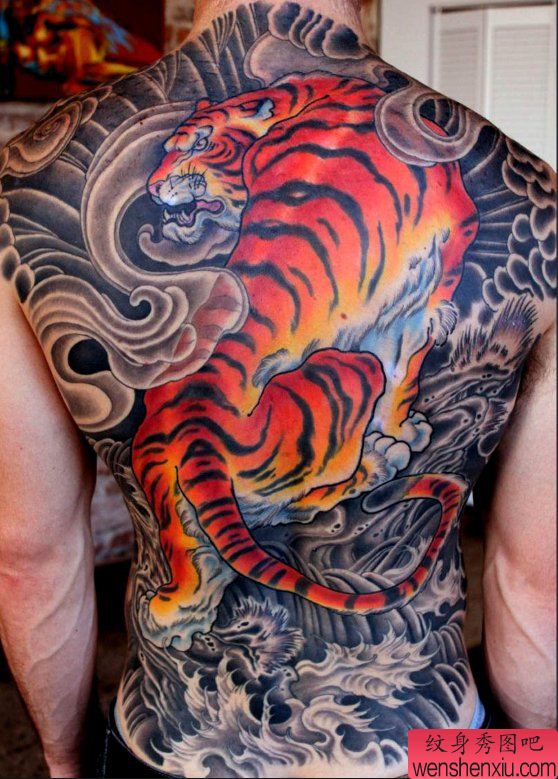 推荐一幅传统满背老虎纹身图案