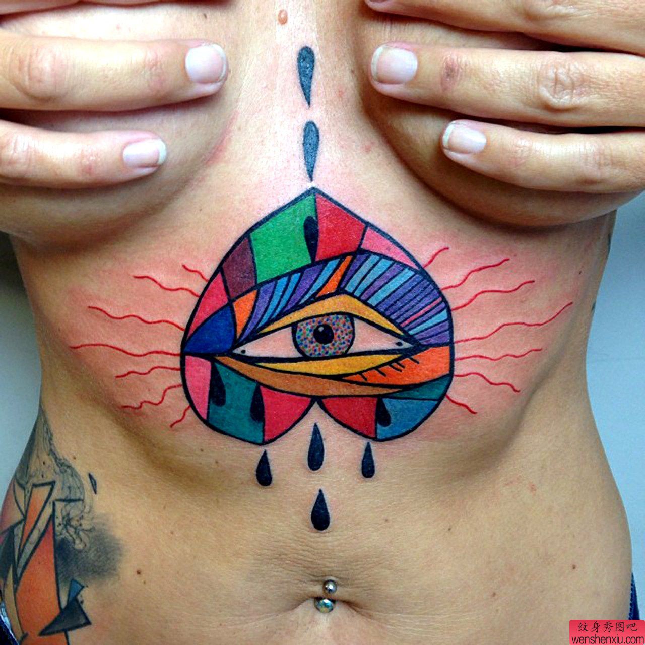 推荐一幅个性的彩色爱心纹身图案