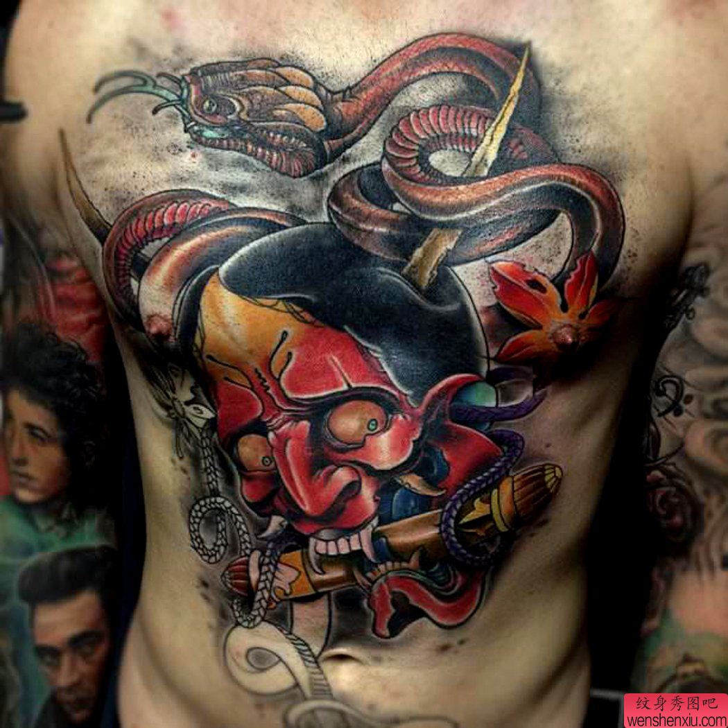 一幅胸口般若蛇纹身图案