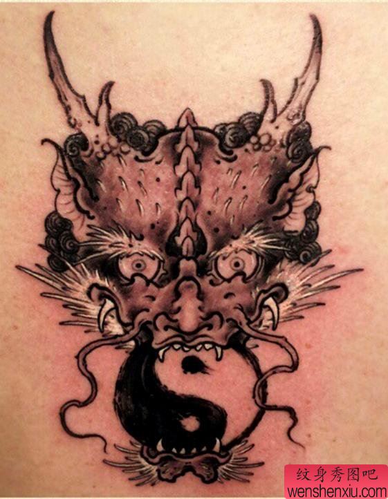 给大家推荐一幅水墨龙头纹身图片