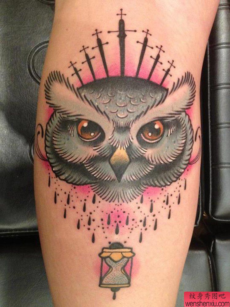 推荐一幅流行的猫头鹰纹身图案