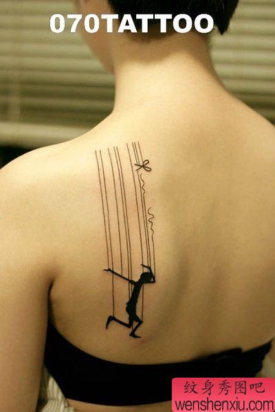 推荐一幅个后背性的项链纹身图案