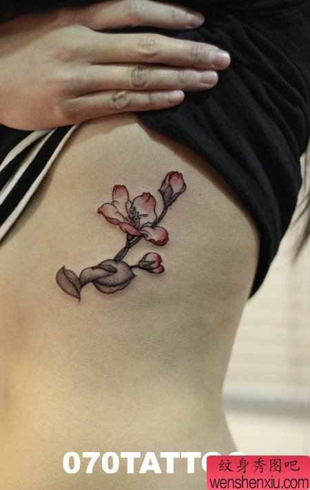 纹身秀图吧推荐一幅梅花纹身图案