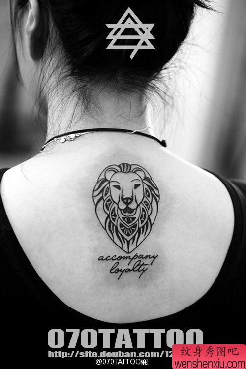 纹身秀图吧推荐一幅背部狮子卡通纹身图案