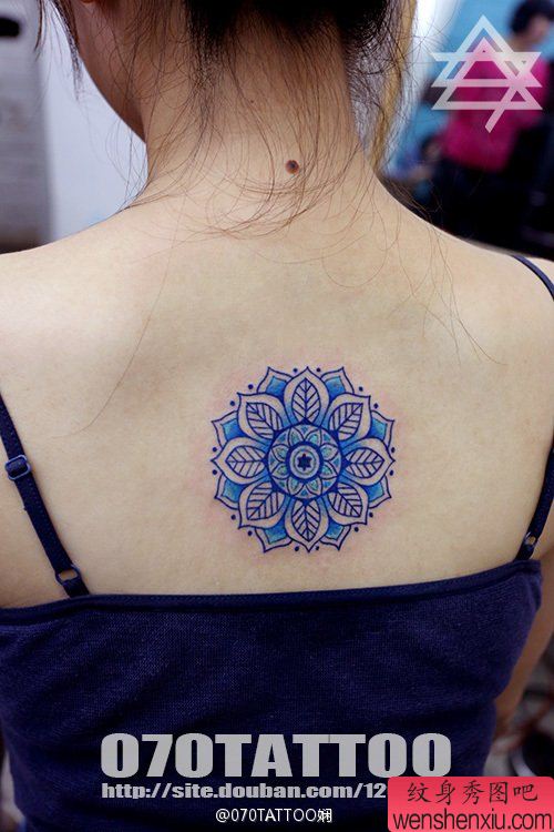 纹身秀图吧推荐一幅颈部图腾太阳纹身图案