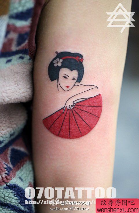 一幅手臂艺伎纹身图案