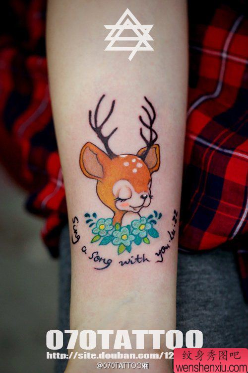 小鹿卡通手臂纹身图案