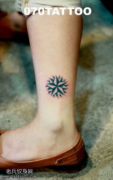 小清新创意腿部五角星文身作品