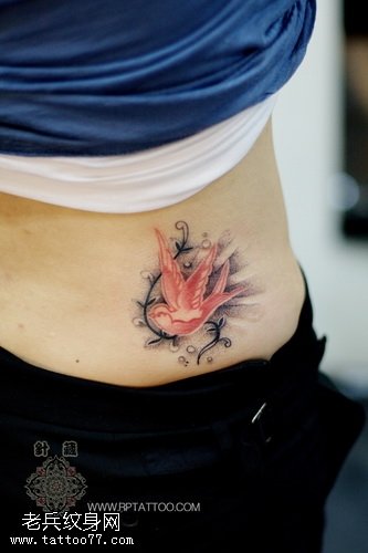 小清新创意腰部燕子文身作品