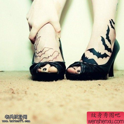 小清新创意脚部蝙蝠文身作品