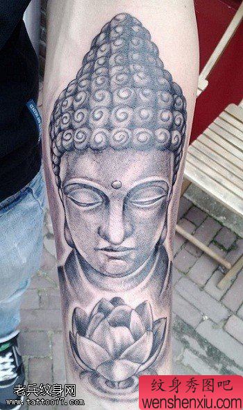 手臂佛文身作品由文身秀图吧分享