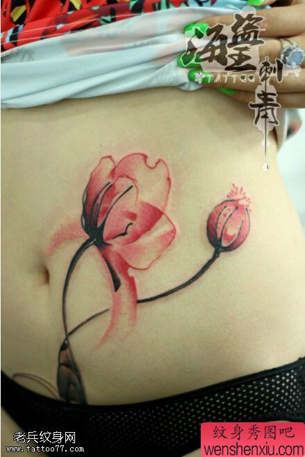 女人腹部彩色花文身作品由文身秀图吧分享