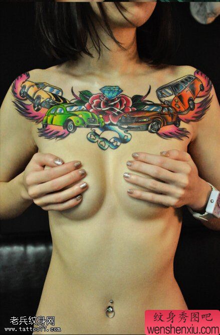 女人胸部彩色大V文身作品由文身秀图吧分享