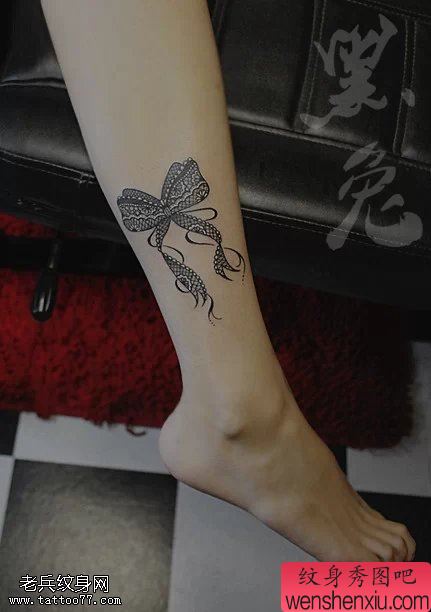 腿部蕾丝蝴蝶结文身作品由文身秀图吧分享