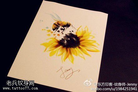 彩色向日葵蜜蜂文身作品