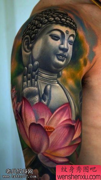 手部彩色佛莲花文身作品由文身秀图吧分享