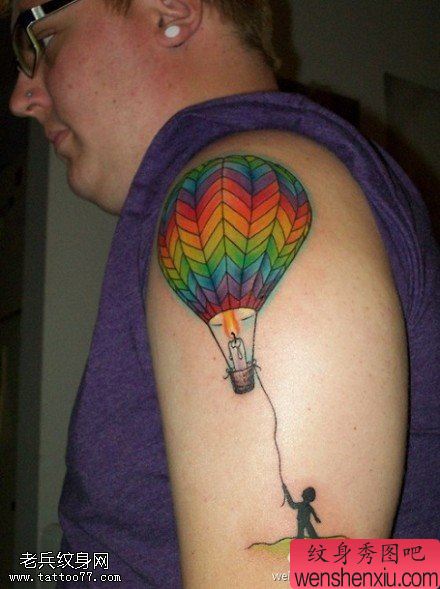 大臂彩色热气球文身作品由文身秀图吧分享
